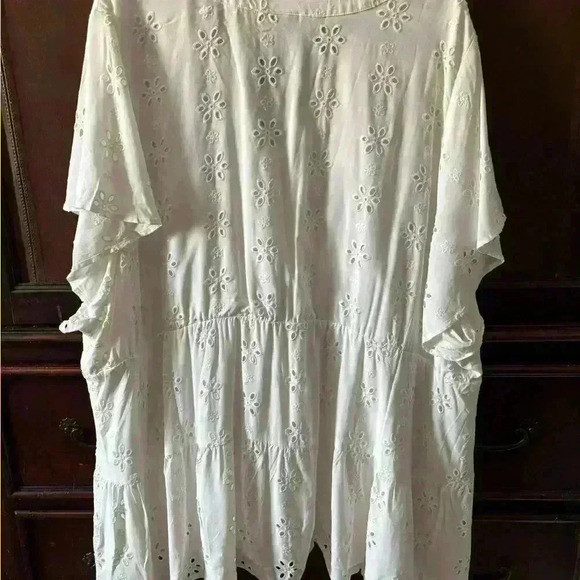 Torrid eyelet lace cover up sz 6 - Picture 4 of 7